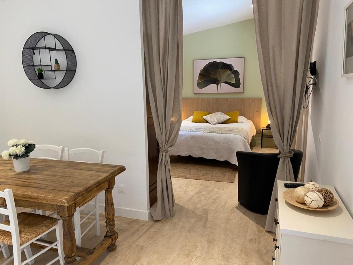 Domaine Du Mas Foucray Aparthotel Ле Бо дьо Прованс Екстериор снимка