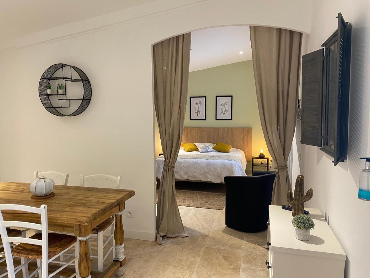 Domaine Du Mas Foucray Aparthotel Ле Бо дьо Прованс Екстериор снимка