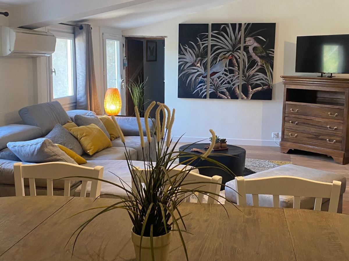 Domaine Du Mas Foucray Aparthotel Ле Бо дьо Прованс Екстериор снимка