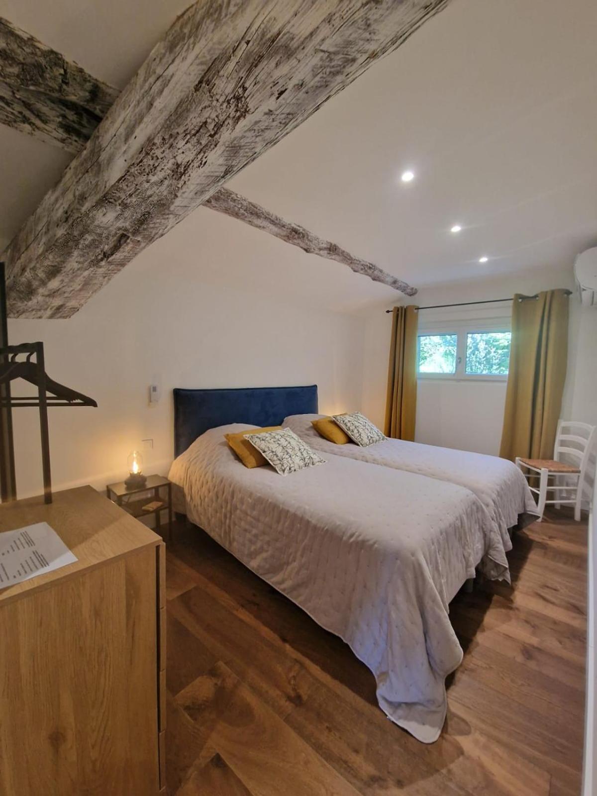 Domaine Du Mas Foucray Aparthotel Ле Бо дьо Прованс Екстериор снимка