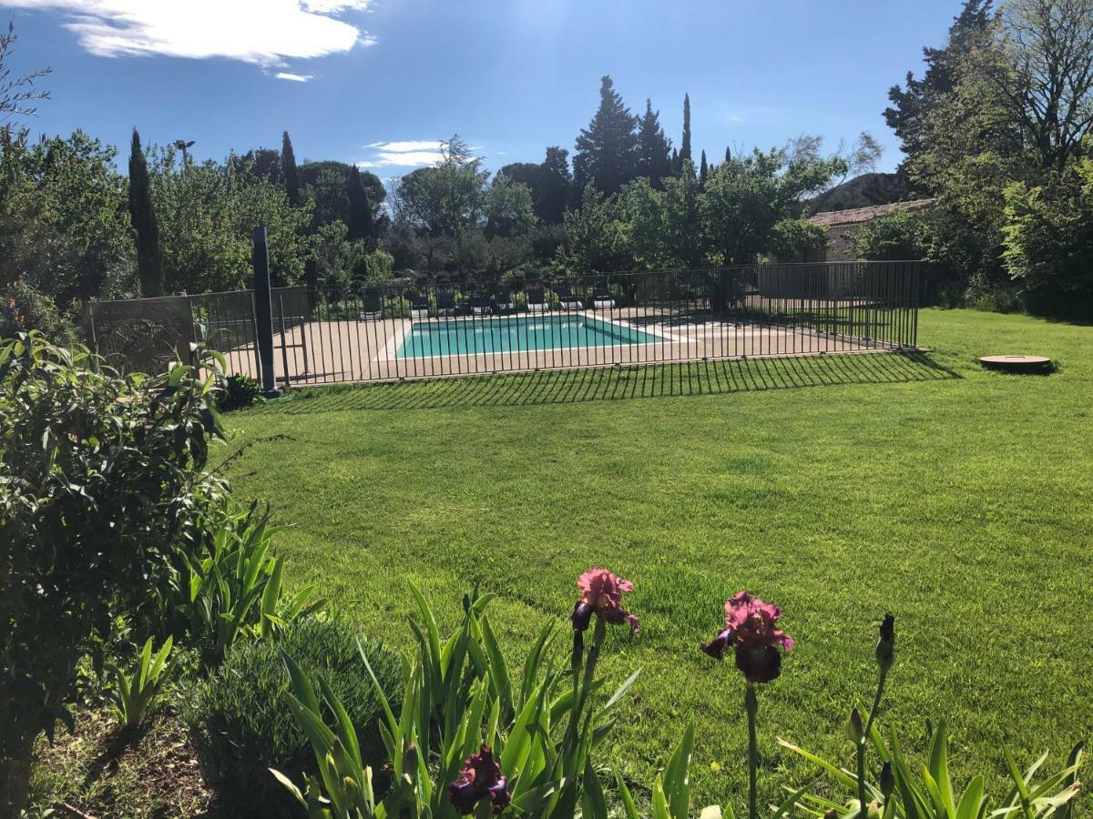Domaine Du Mas Foucray Aparthotel Ле Бо дьо Прованс Екстериор снимка